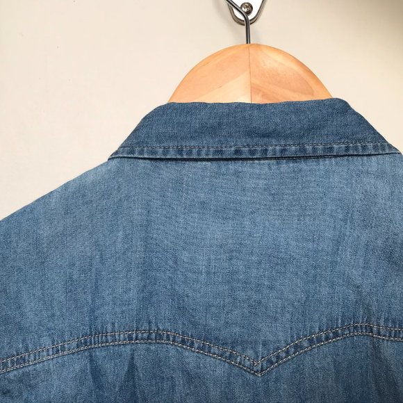 Suzy Shier | Lightweight Jean-Style Blouse - Picture 5 of 7